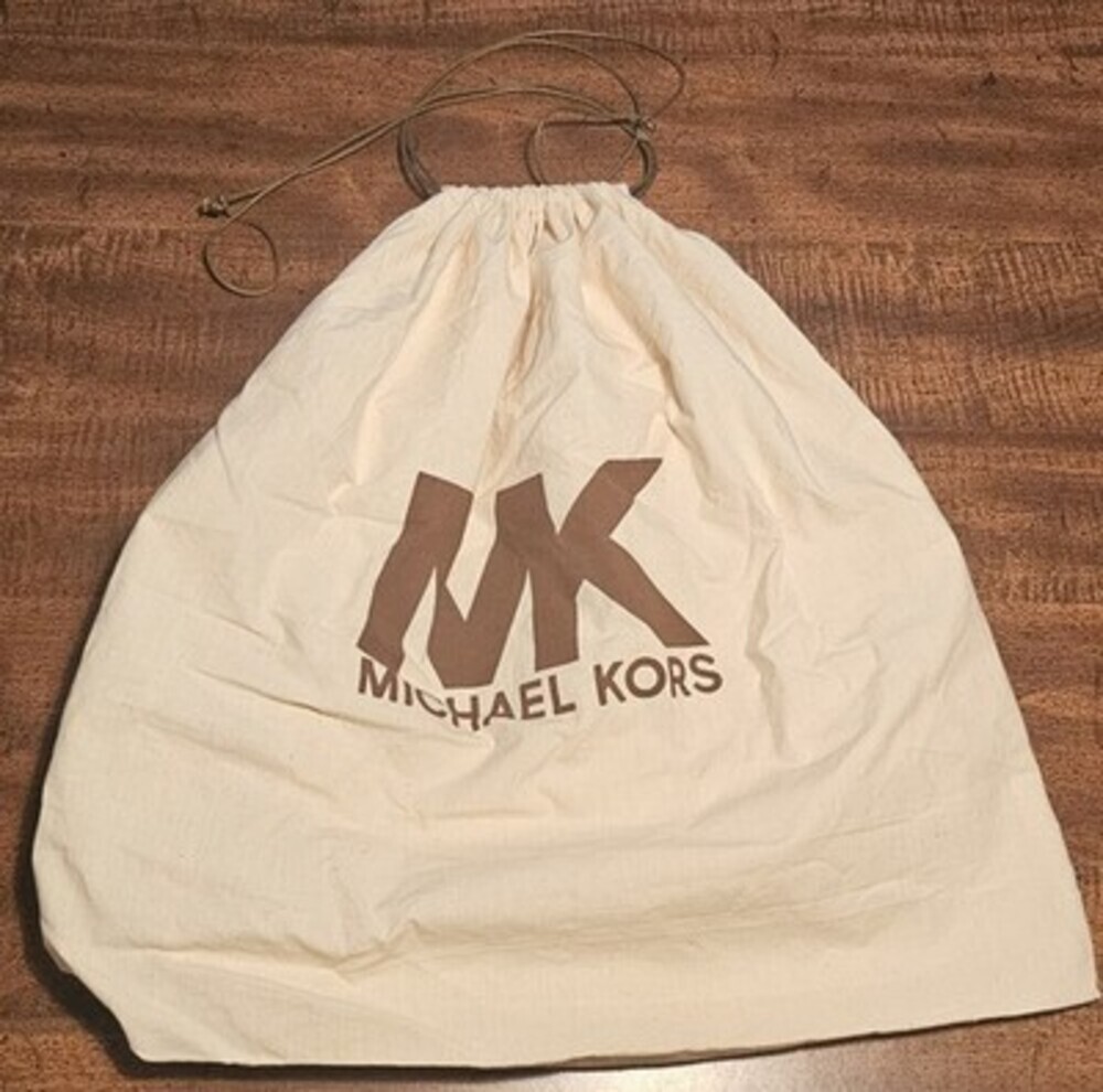 Michael Kors Dust Bag Cover 21x21 Ivory MK Brown Logo XL Excellent Condition - Picture 4 of 6